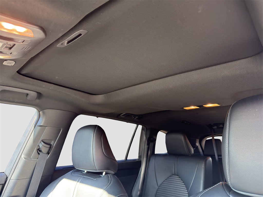 Used 2023 Toyota Highlander L image 6