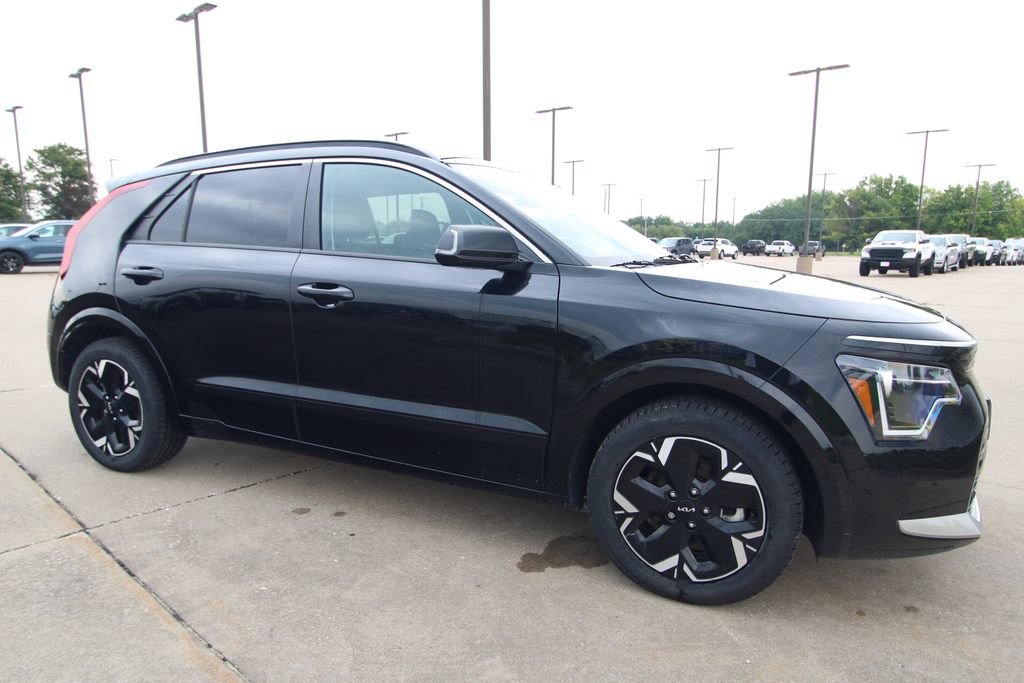 Used 2023 Kia Niro Wind w/ Wind Preserve Package FWD image 3