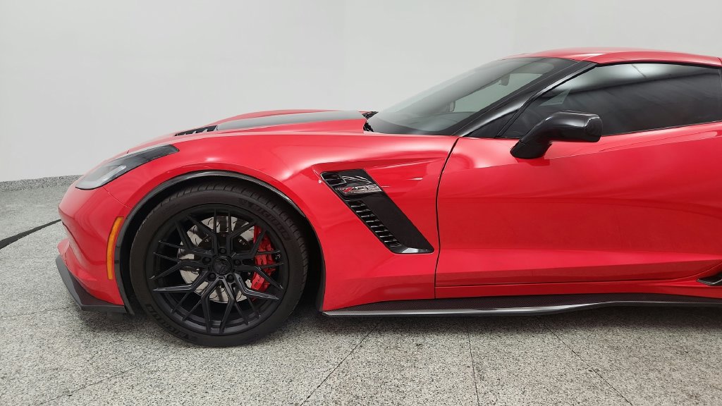 Used 2015 Chevrolet Corvette Z06 w/ Chrome Badge Package RWD image 20