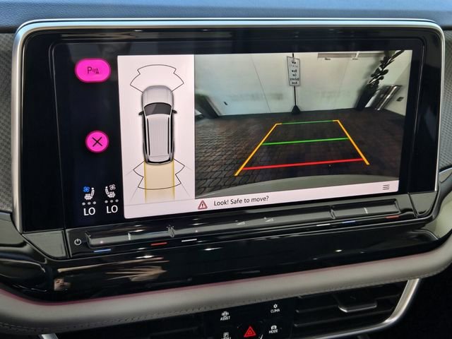 Certified 2025 Volkswagen Atlas Peak Edition SE image 24