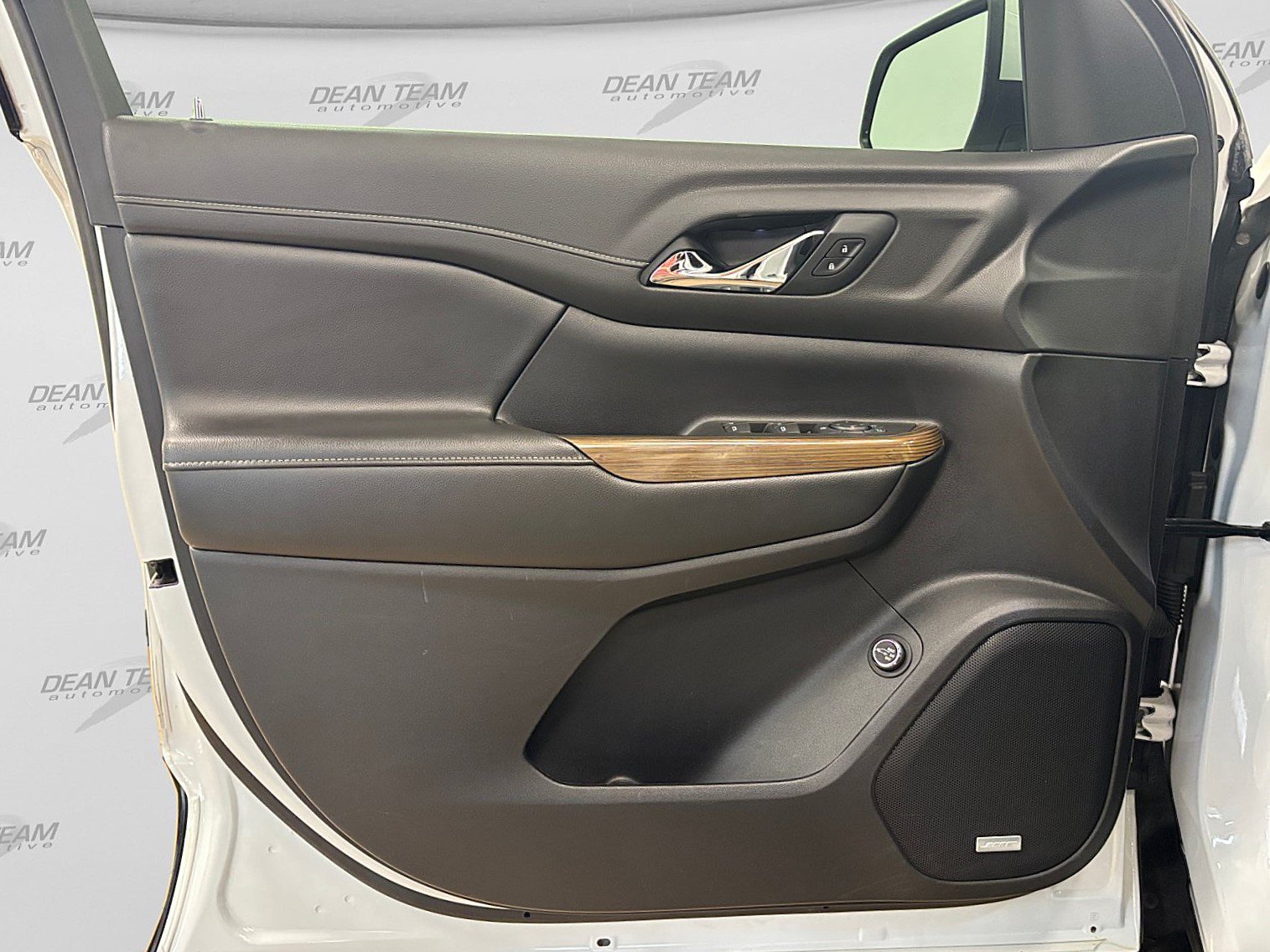 Used 2019 GMC Acadia SLE FWD image 13