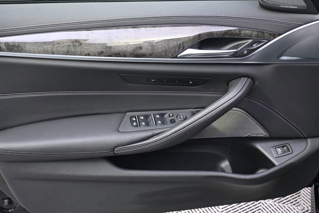 Used 2022 BMW M550i xDrive w/ Dynamic Handling Package image 20