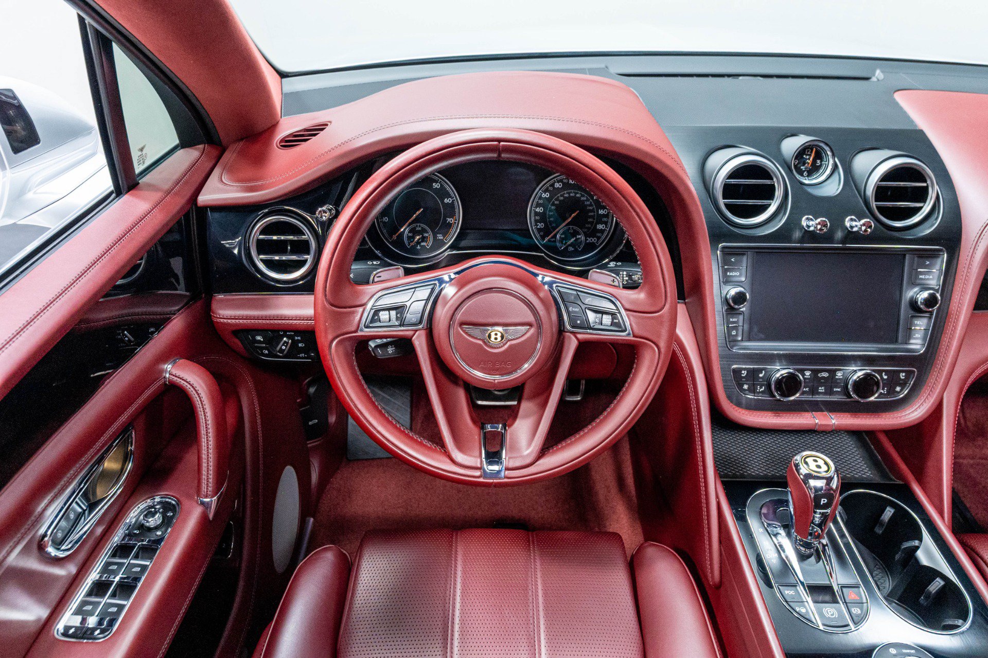 Used 2020 Bentley Bentayga AWD/4WD image 66