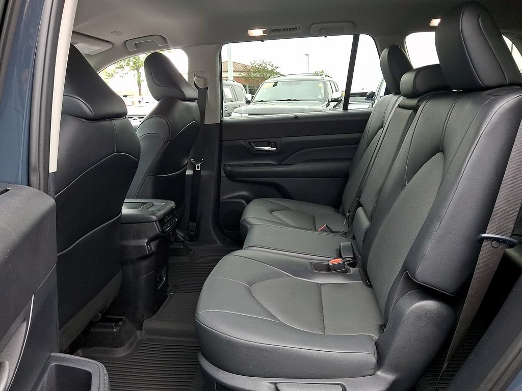 Used 2024 Toyota Grand Highlander AWD image 10