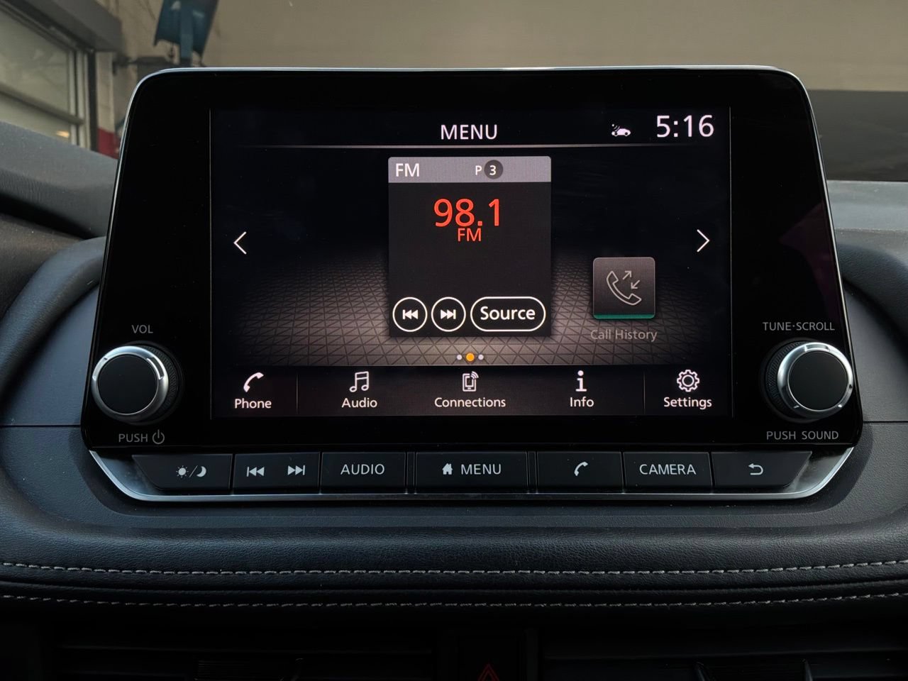 Used 2025 Nissan Rogue SV FWD image 32
