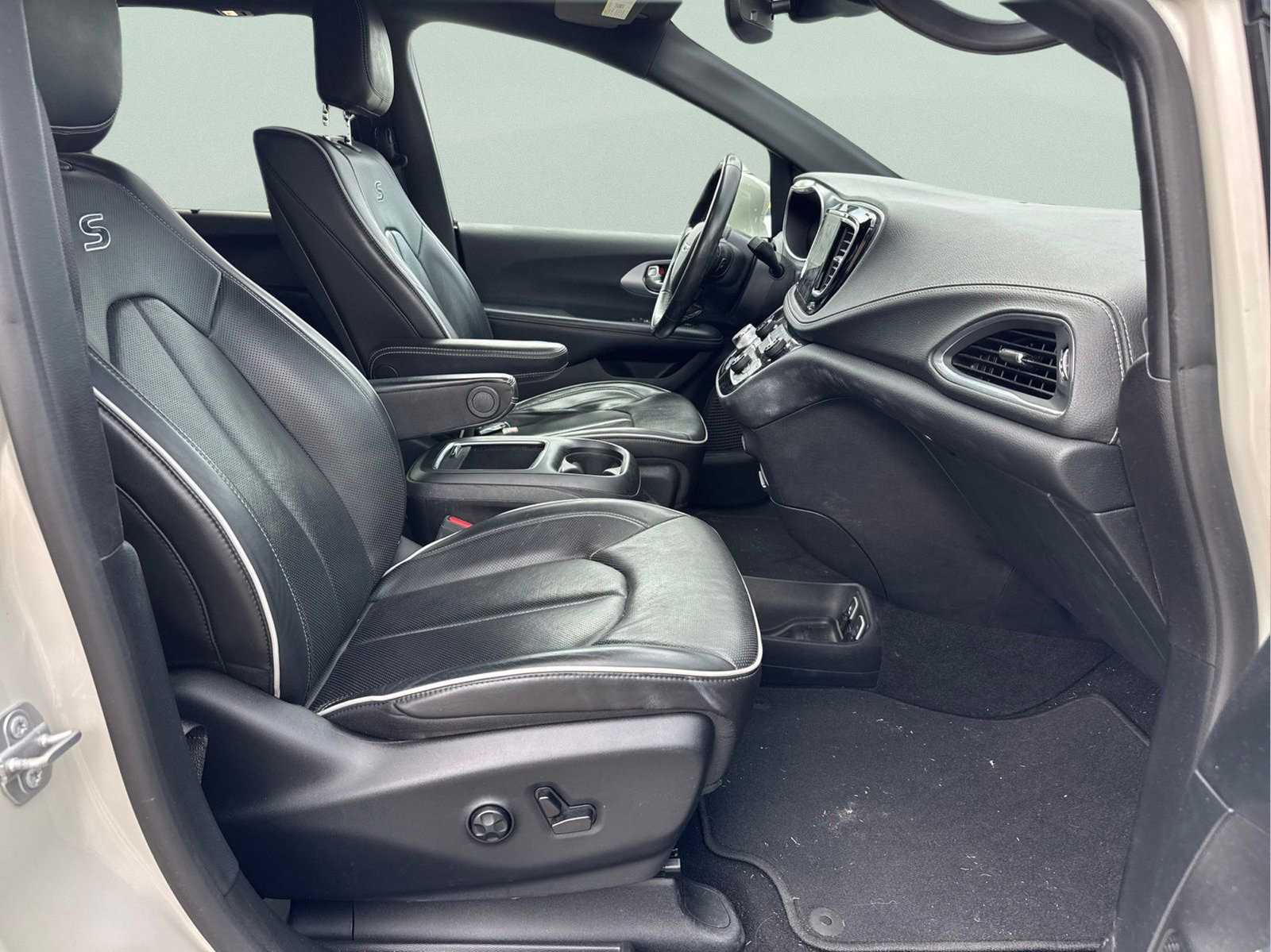 Certified 2020 Chrysler Pacifica Limited FWD image 36
