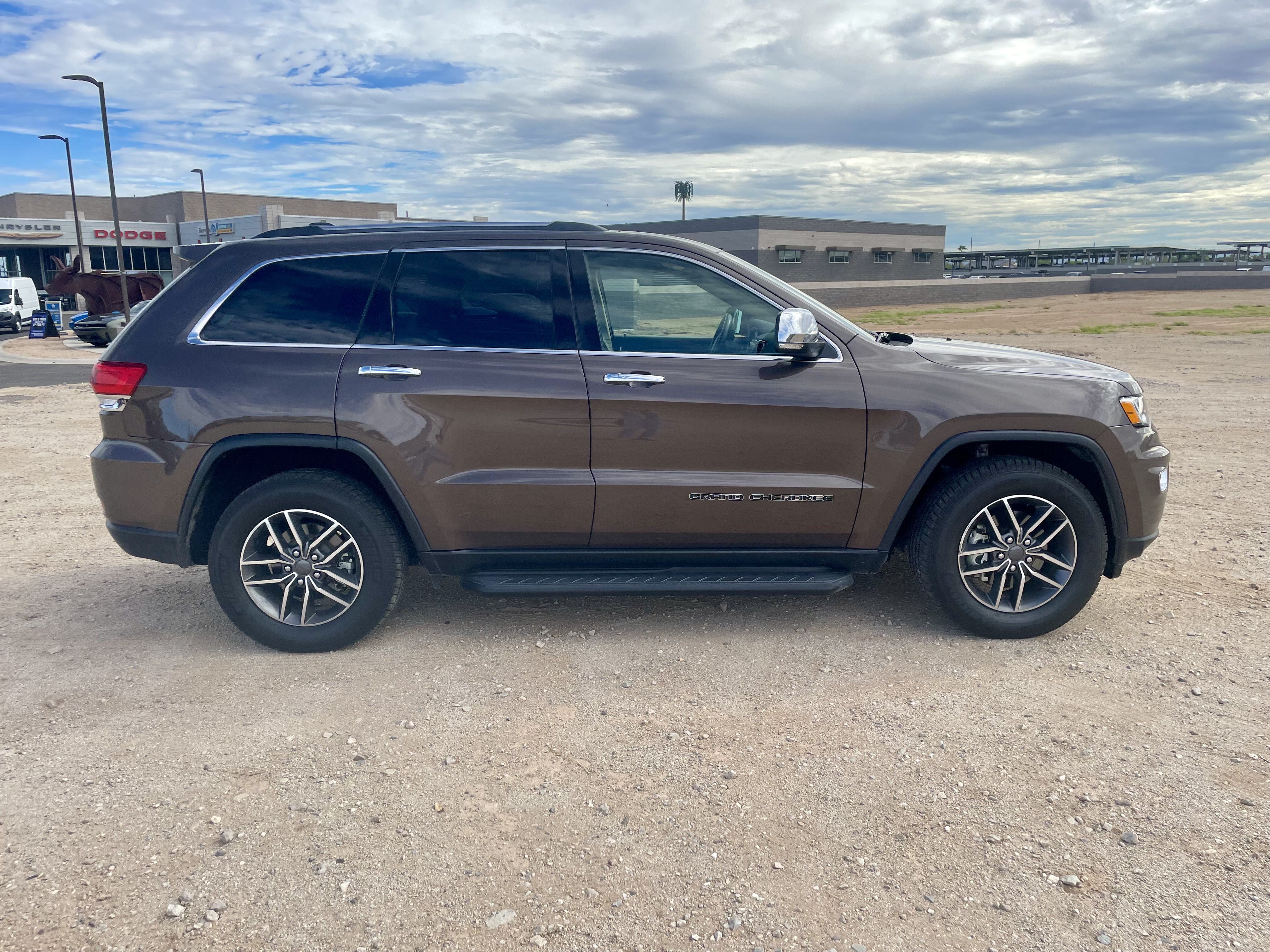 Used 2019 Jeep Grand Cherokee Limited AWD/4WD image 6