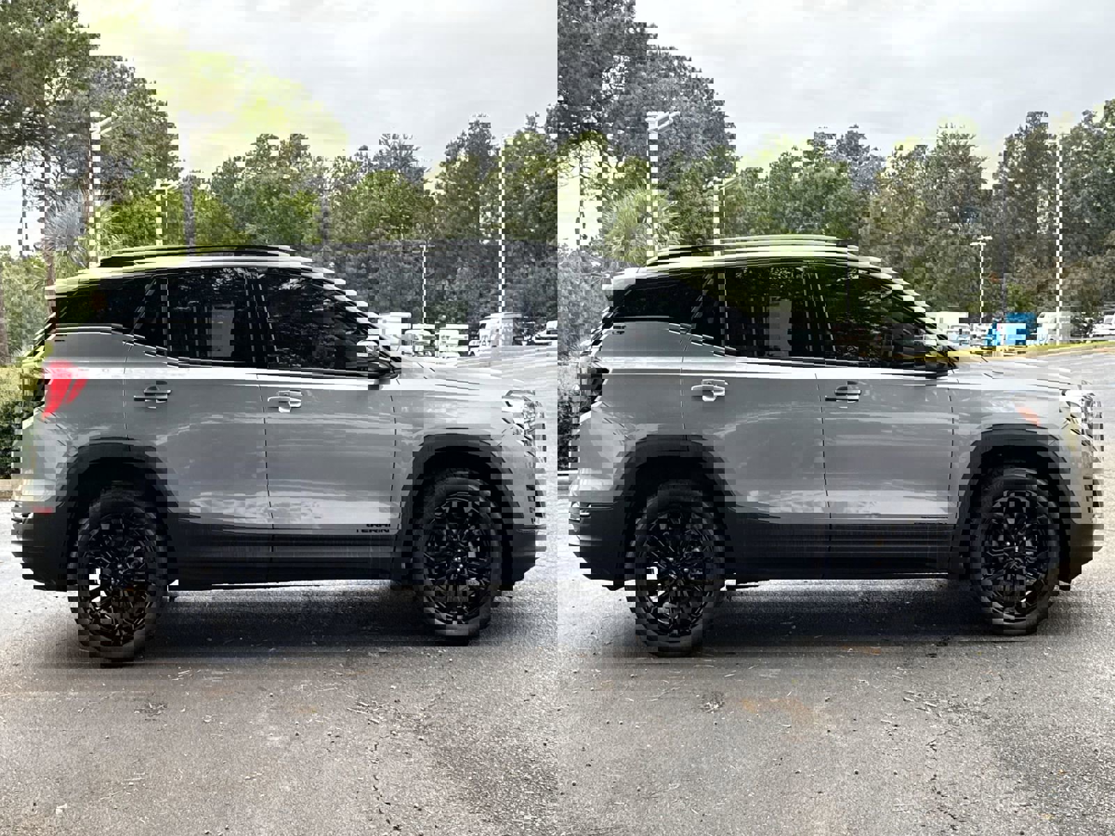 Used 2021 GMC Terrain SLT w/ Elevation Edition image 11