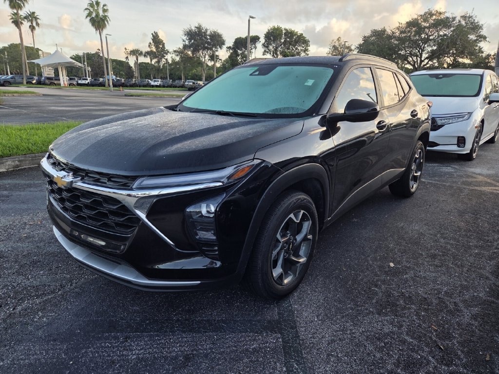 Used 2024 Chevrolet Trax LT FWD image 3
