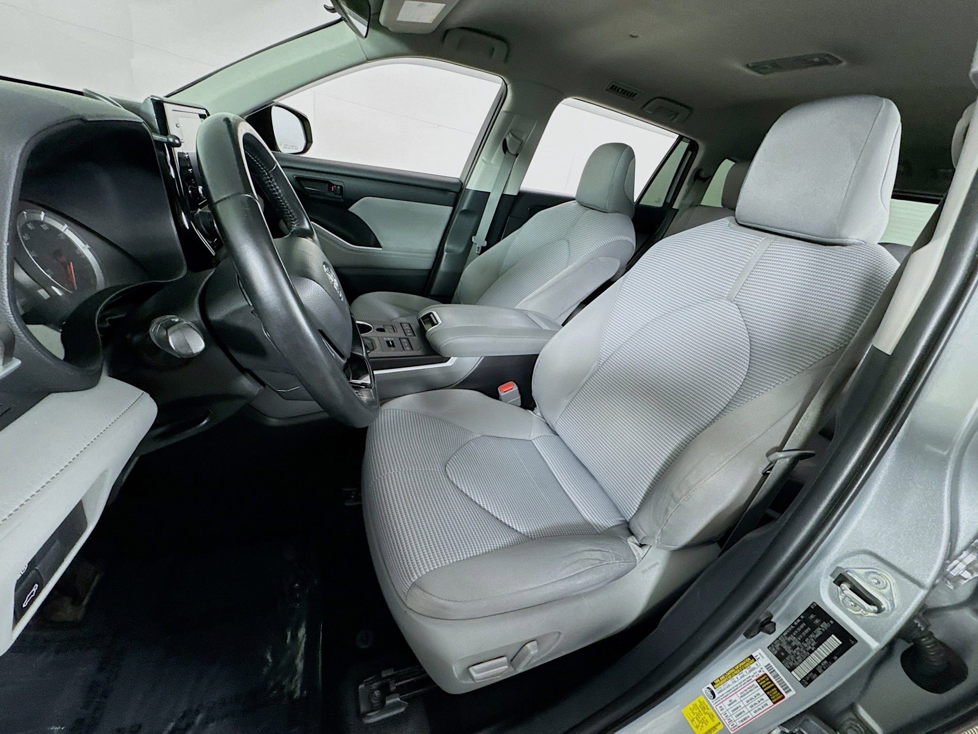 Used 2020 Toyota Highlander LE image 12