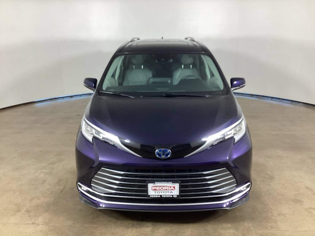 Used 2021 Toyota Sienna Limited FWD image 2