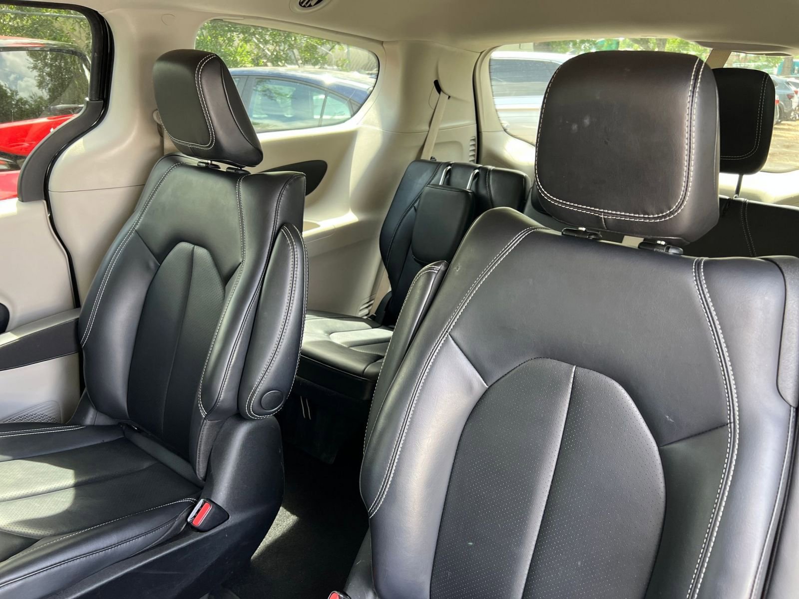 Used 2023 Chrysler Pacifica Touring-L image 44