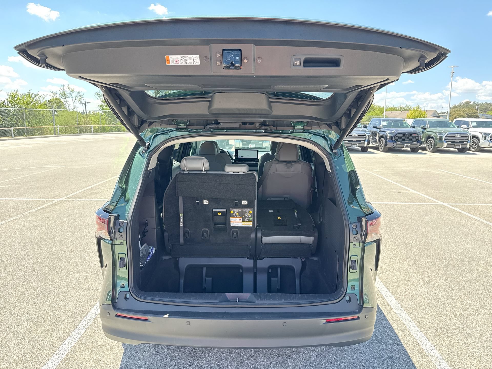 Used 2026 Toyota Sienna XLE FWD image 20