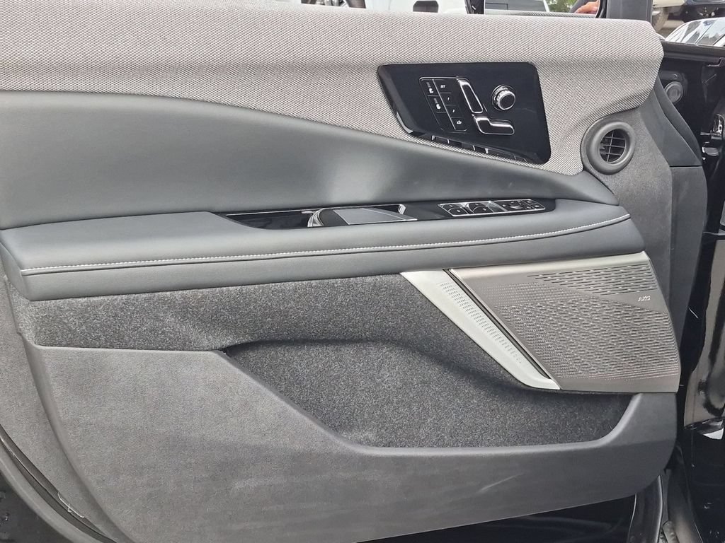 Used 2027 Cadillac Optiq Luxury RWD image 21