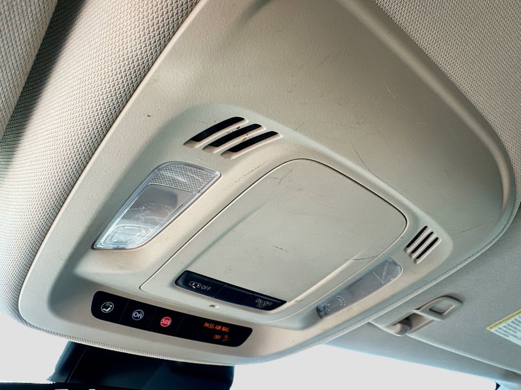 Used 2021 Buick Envision Essence w/ Sport Touring Package FWD image 18