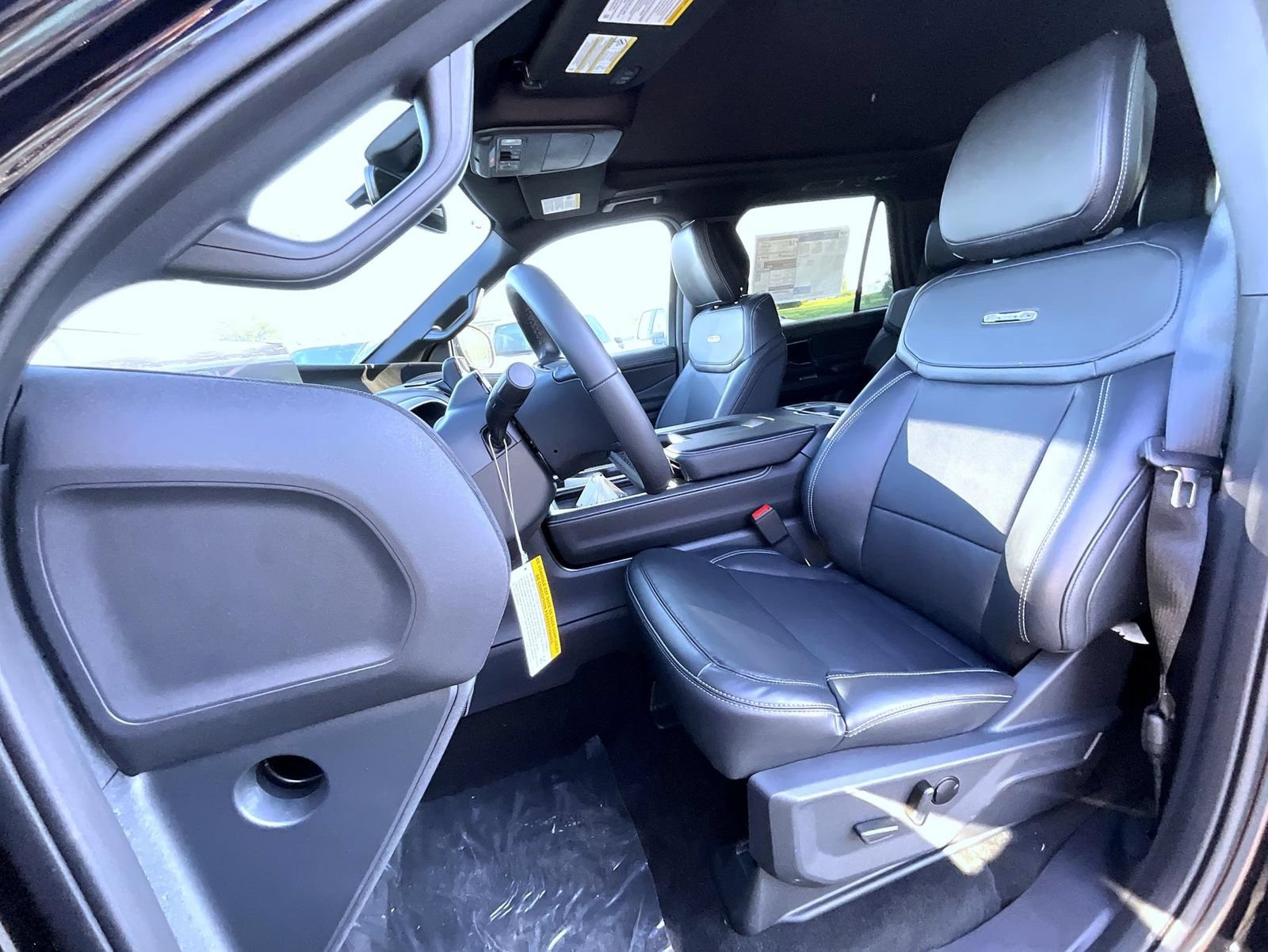 New 2027 Ford Expedition Platinum w/ Stealth Appearance Package AWD/4WD image 9