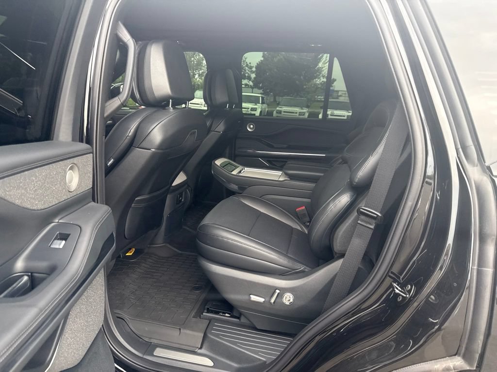 Used 2025 Lincoln Navigator Reserve w/ Jet Appearance Package AWD/4WD image 17