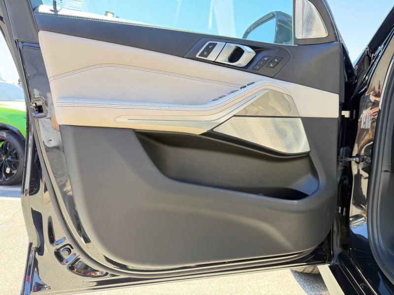 Used 2020 BMW X5 M50i w/ Executive Package image 9