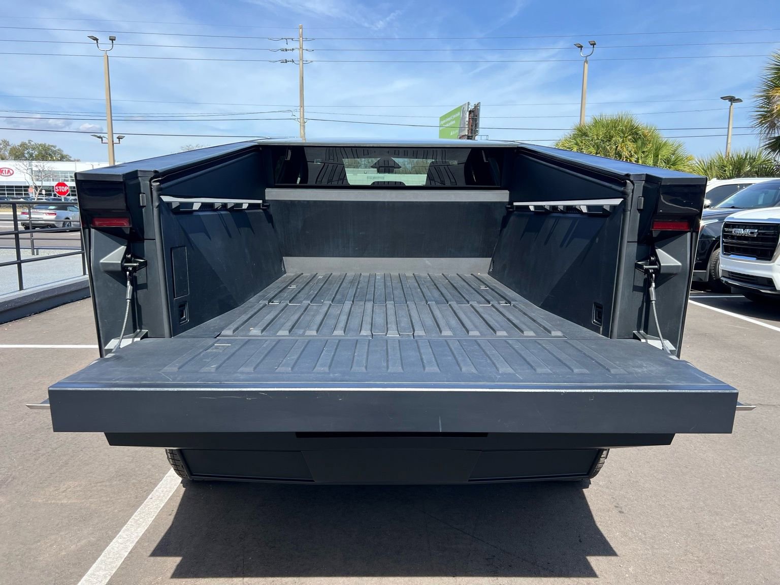 Used 2024 Tesla Cybertruck AWD Crew Cab image 21