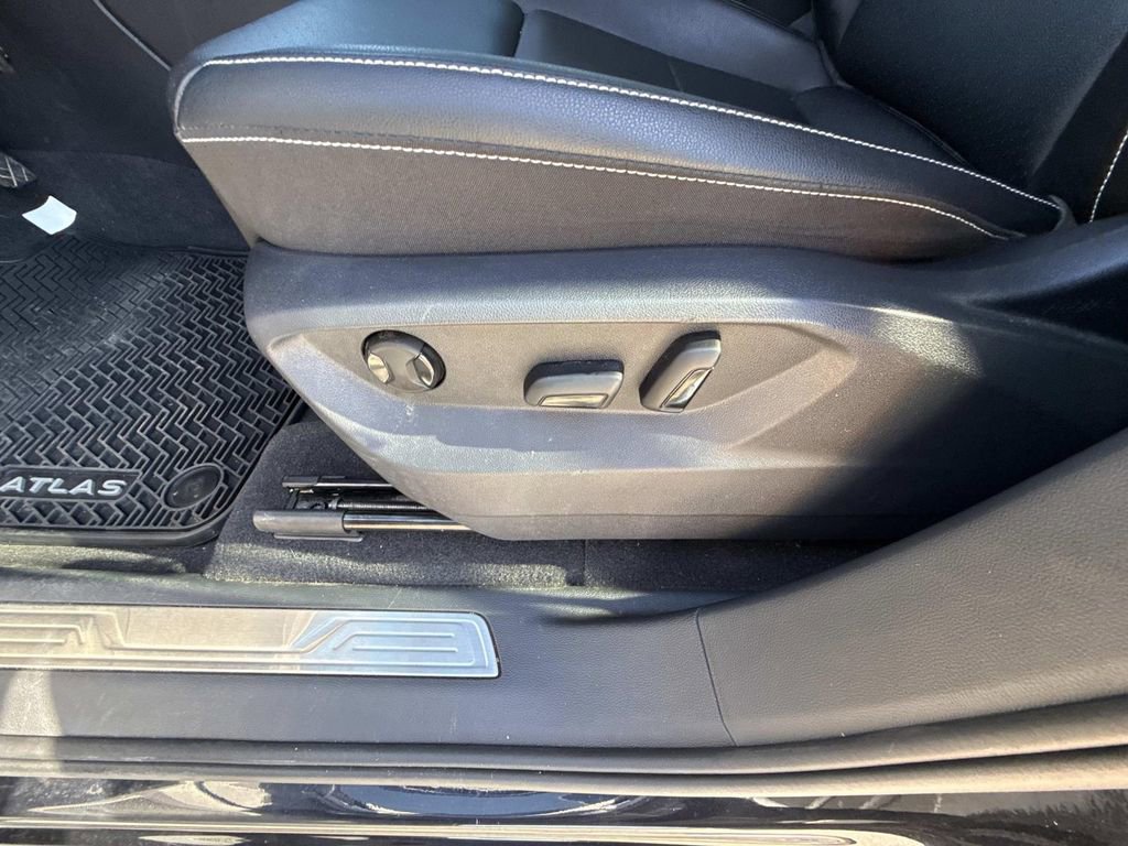 Used 2023 Volkswagen Atlas SE w/ Panoramic Sunroof Package image 16