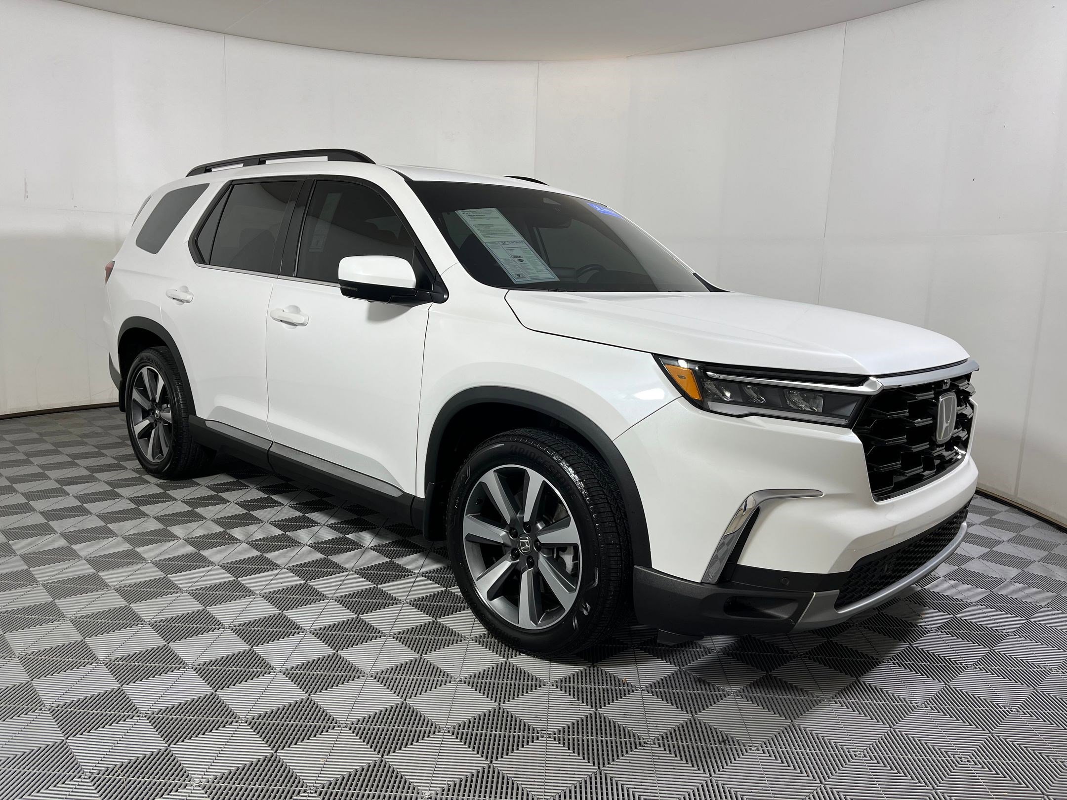 Certified 2025 Honda Pilot Elite image 6