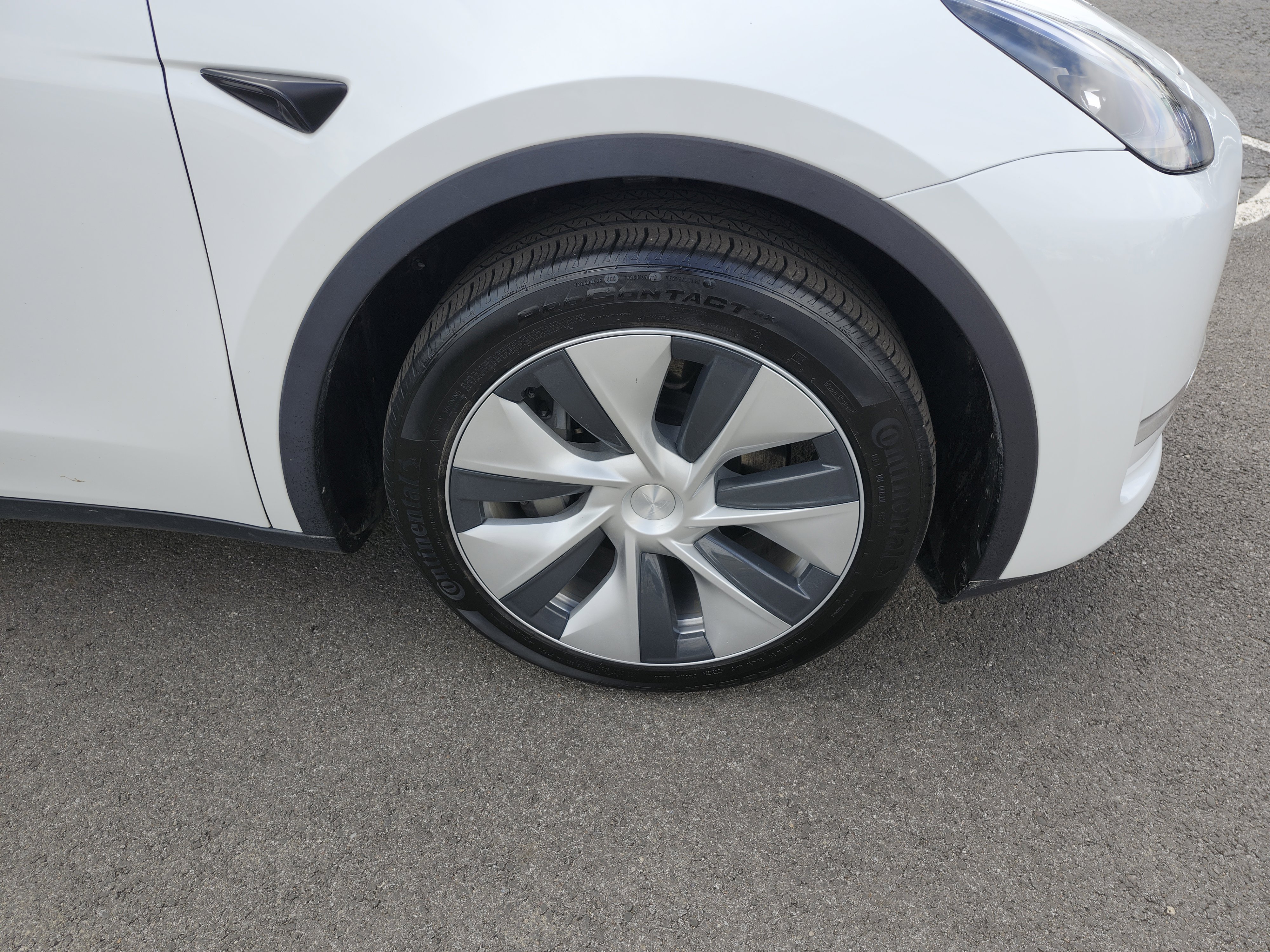 Used 2024 Tesla Model Y Long Range image 10