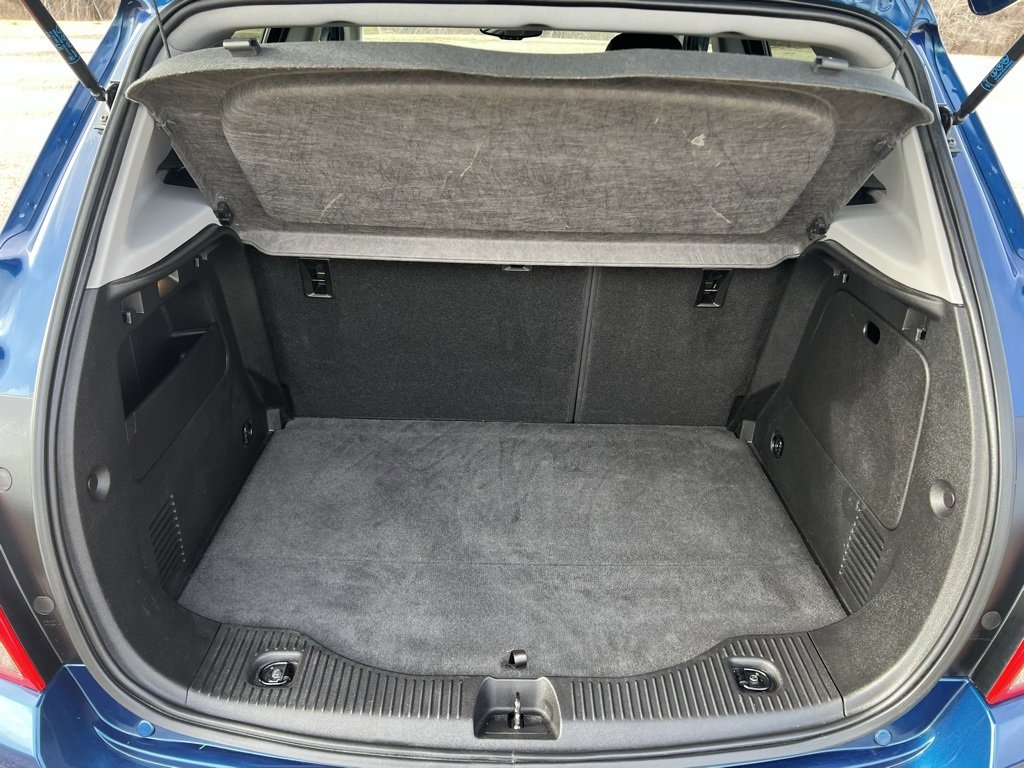 Used 2020 Chevrolet Trax LT w/ LT Convenience Package image 17