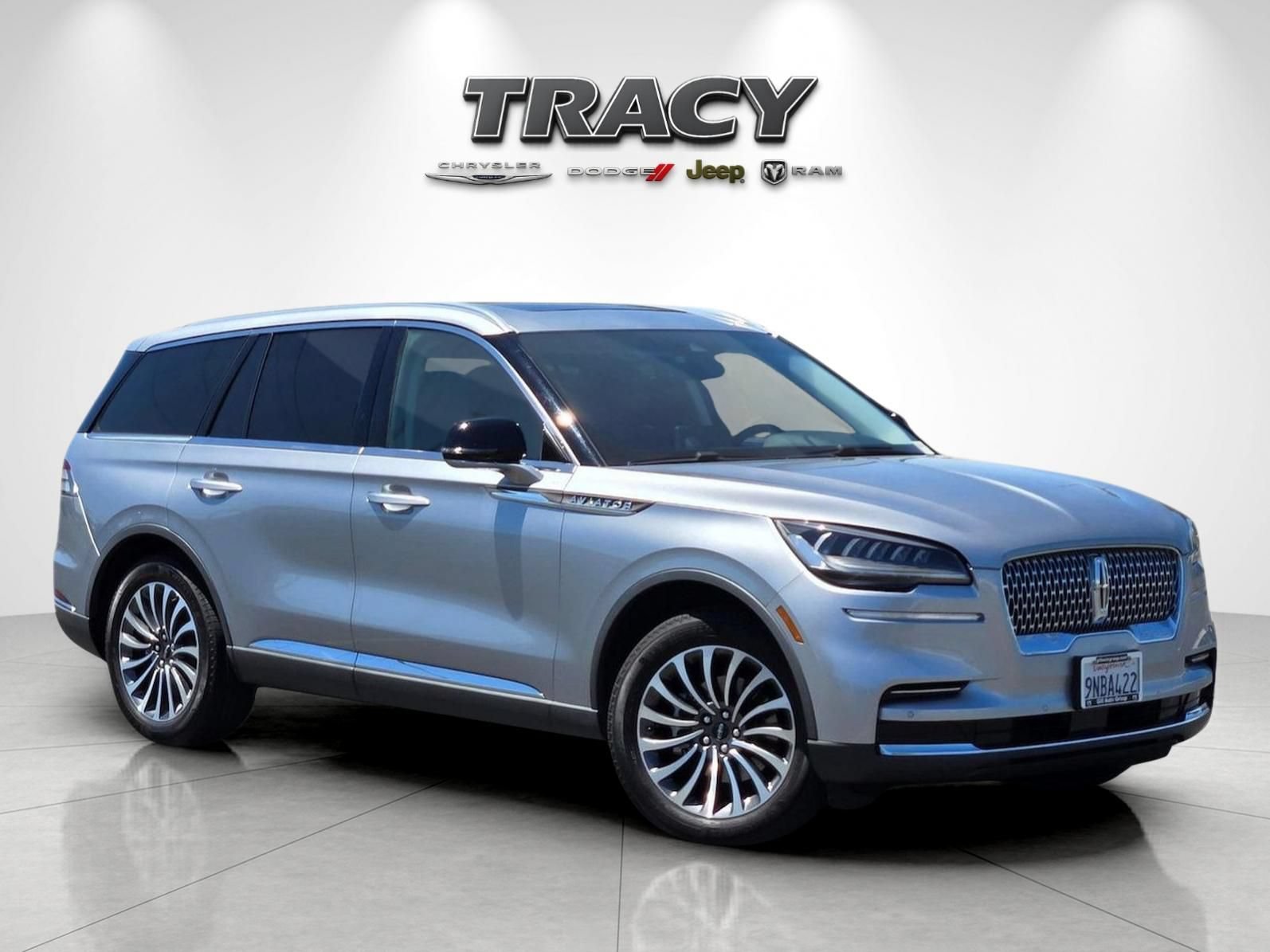 Used 2024 Lincoln Aviator 2WD w/ Premium Package image 2