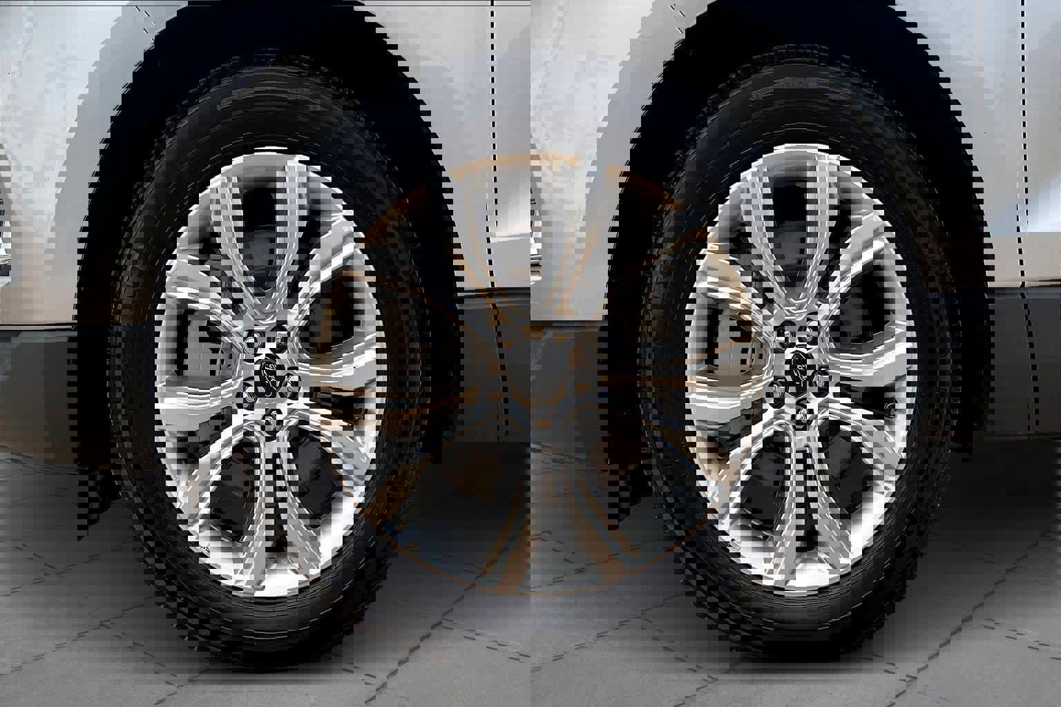 Used 2024 Ford Edge Titanium image 9