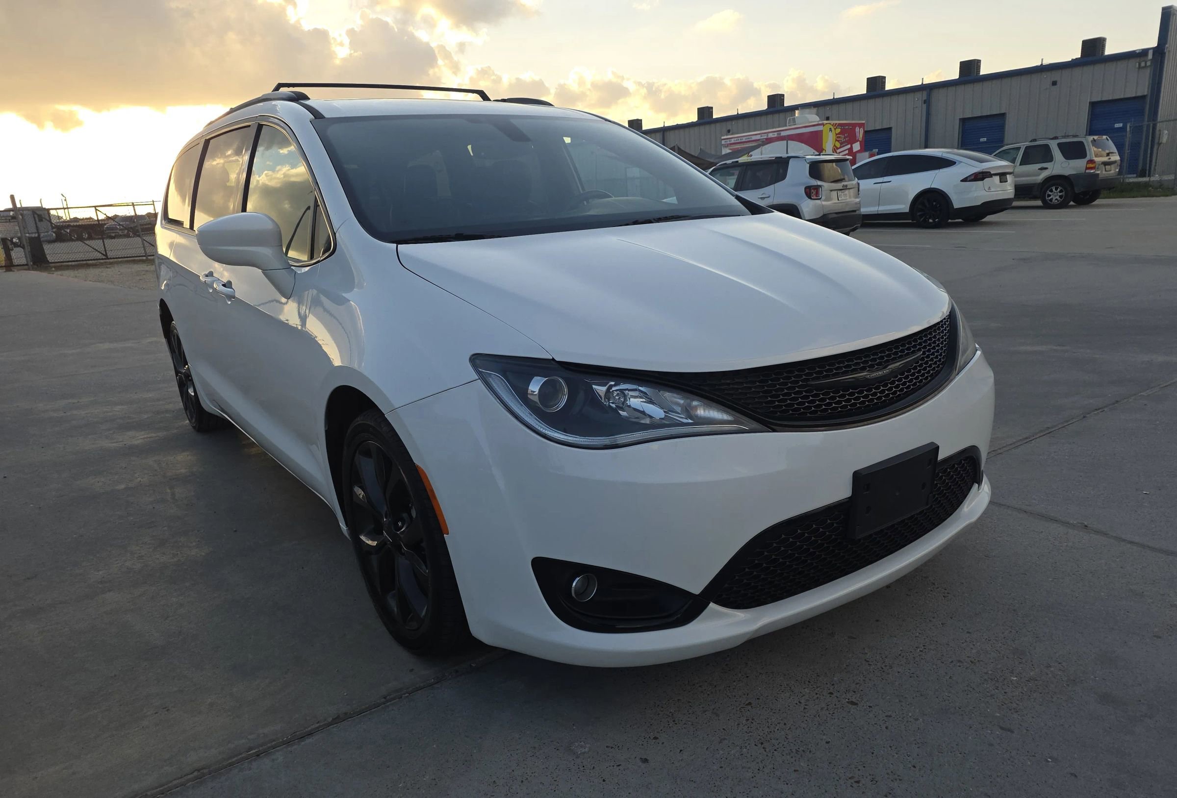 Used 2019 Chrysler Pacifica Touring-L Plus w/ S Appearance Package FWD image 6