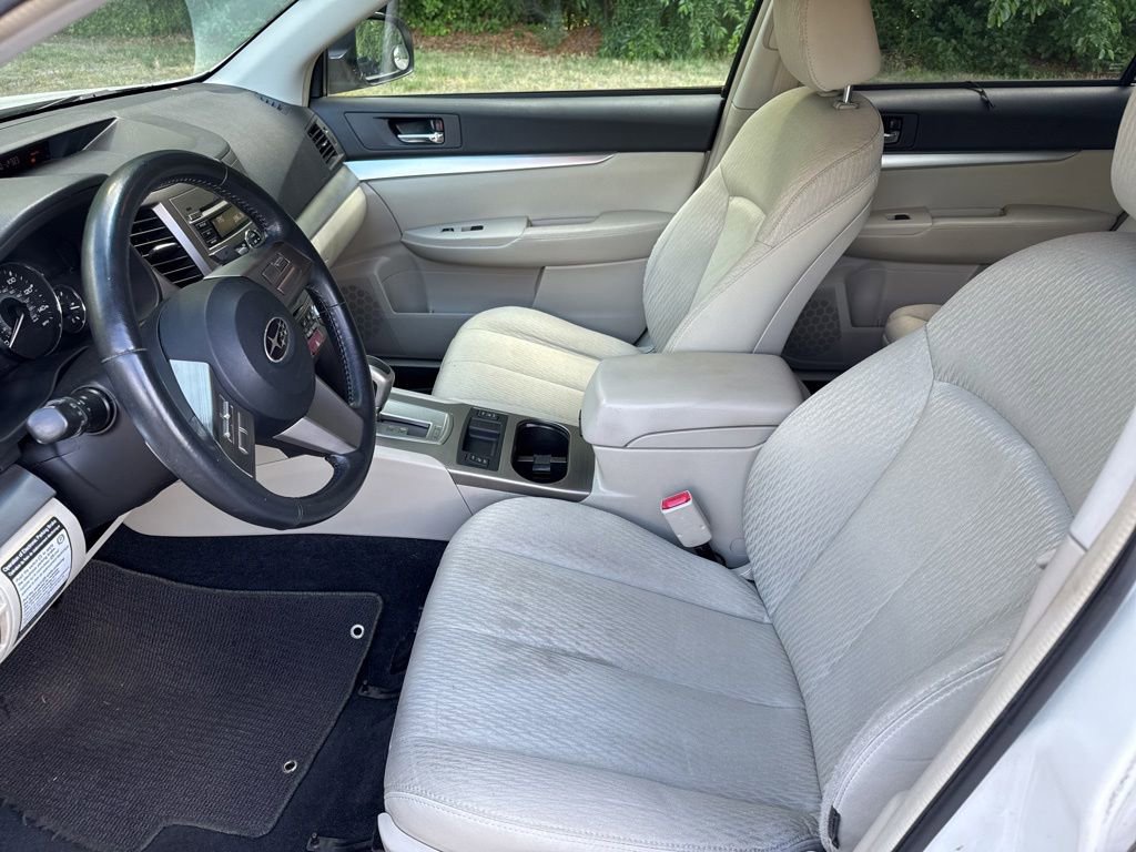 Used 2010 Subaru Outback 2.5i Premium AWD/4WD image 12