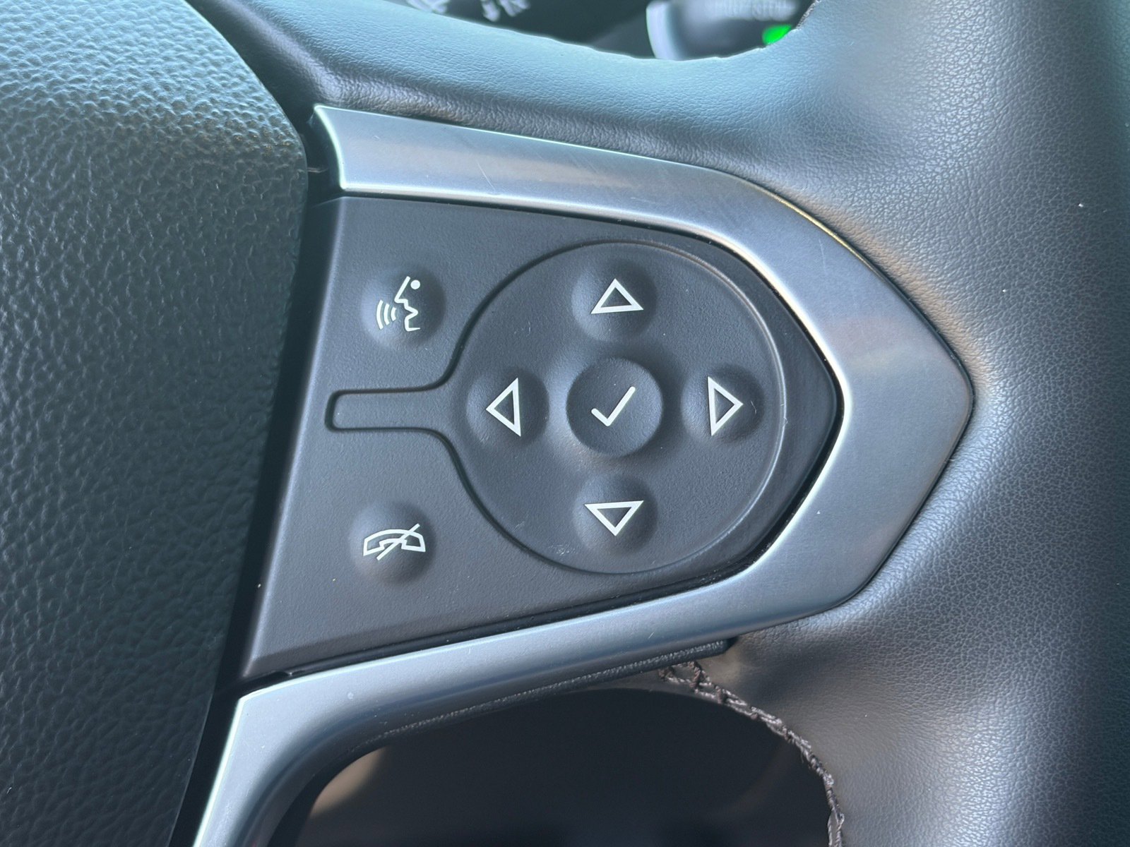 Used 2023 Chevrolet Traverse RS image 18