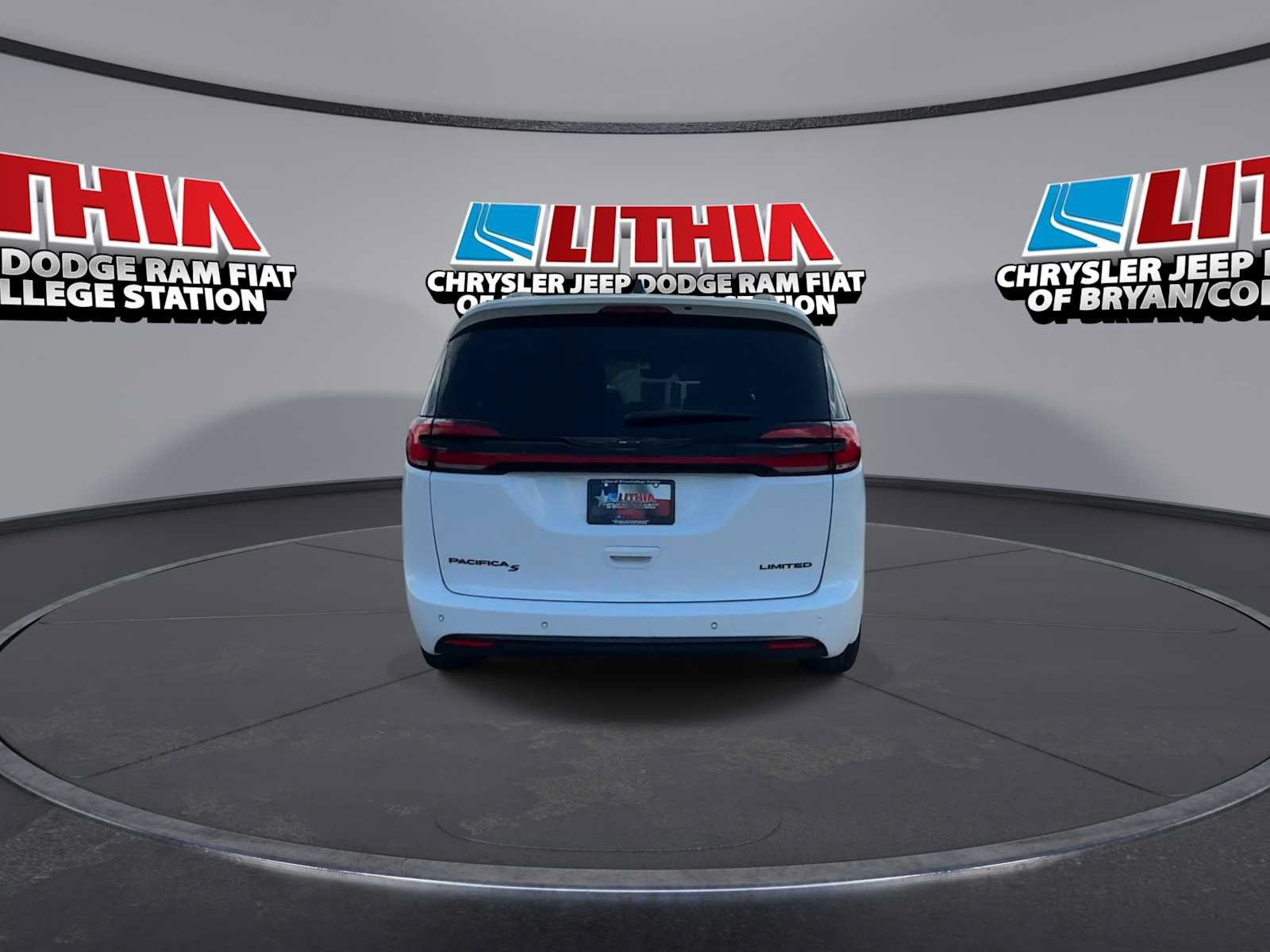 Used 2025 Chrysler Pacifica Limited FWD image 7