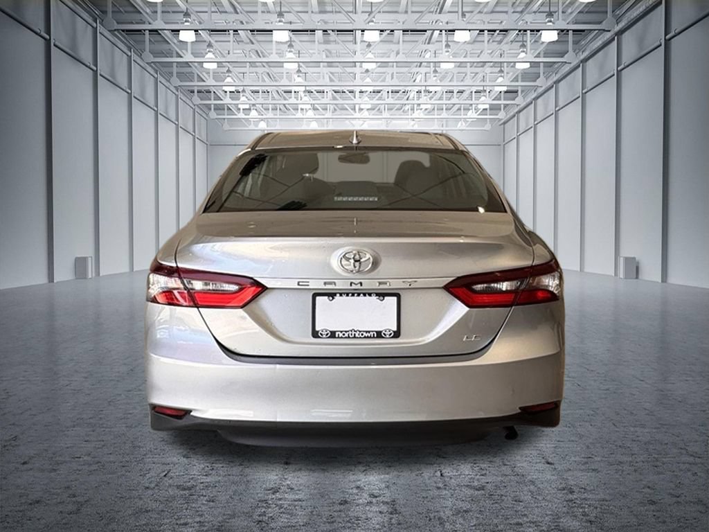 Used 2022 Toyota Camry LE w/ Convenience Package FWD image 9