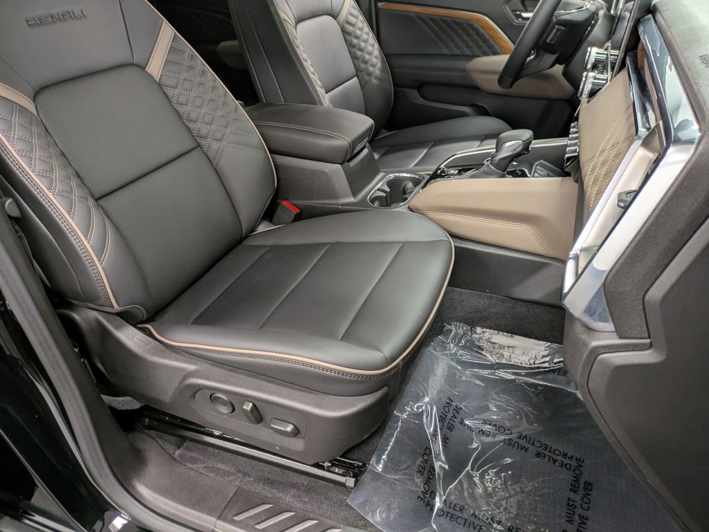 Used 2025 GMC Canyon Denali image 29