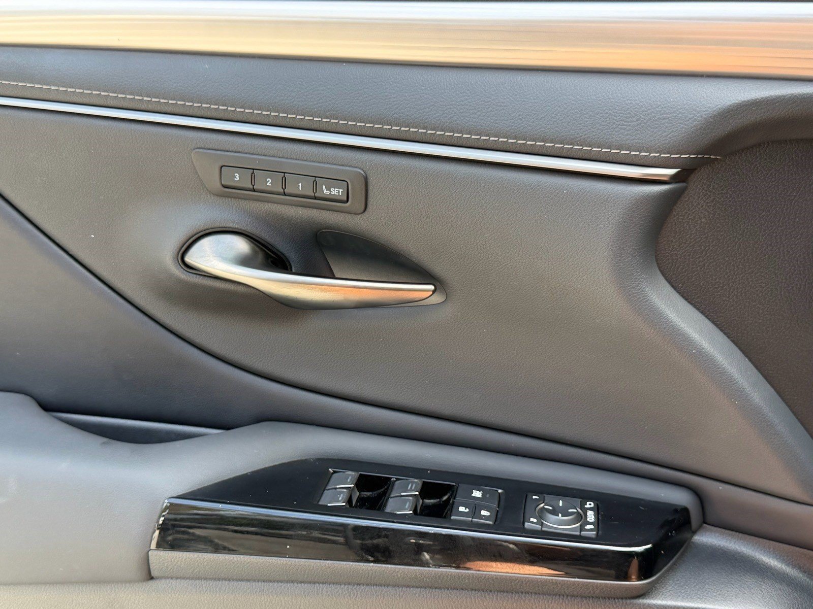 Used 2023 Lexus ES 350 F Sport w/ Accessory Package (Z2) FWD image 25