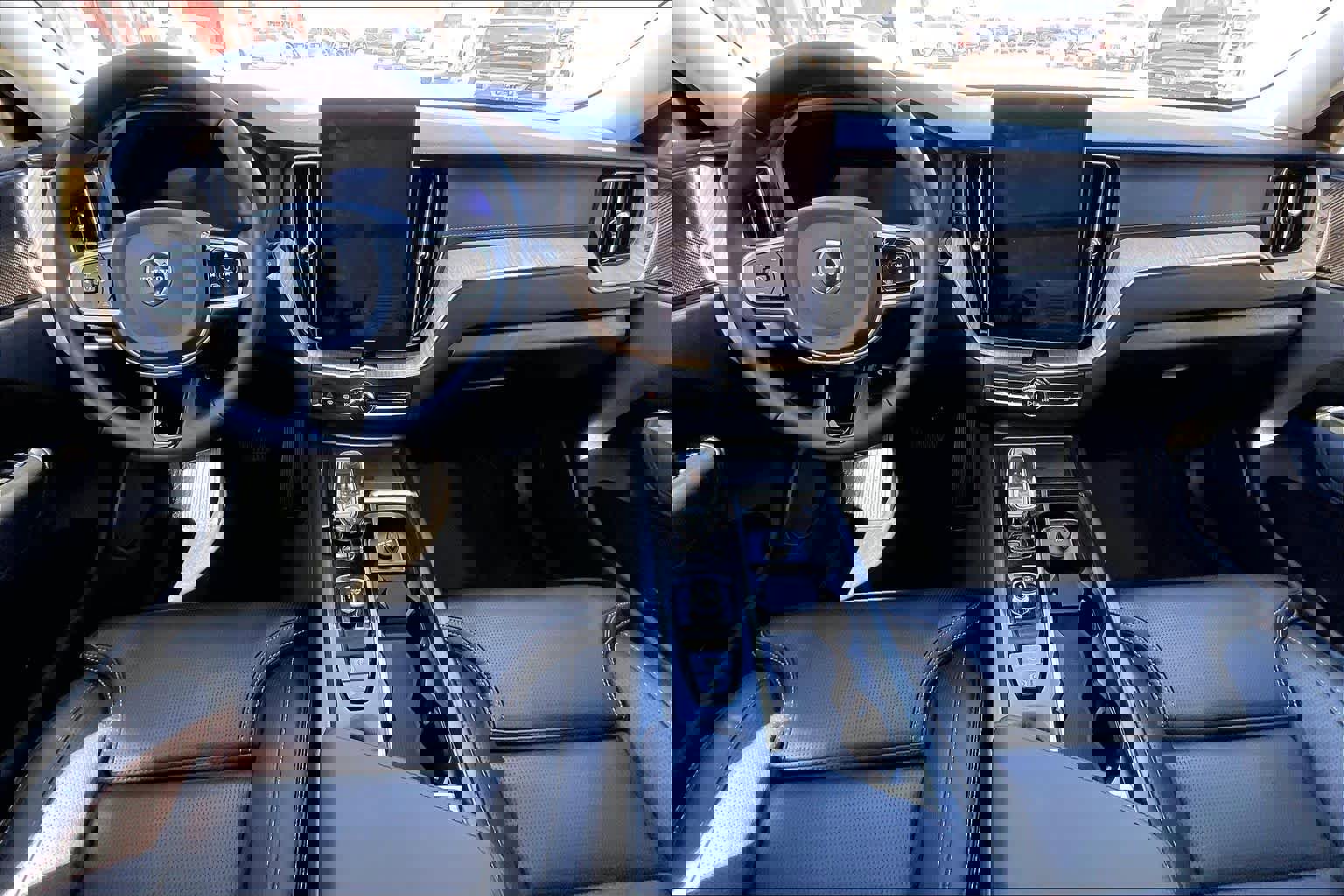 Used 2026 Volvo XC60 B5 Ultra w/ Protection Package Premier image 16