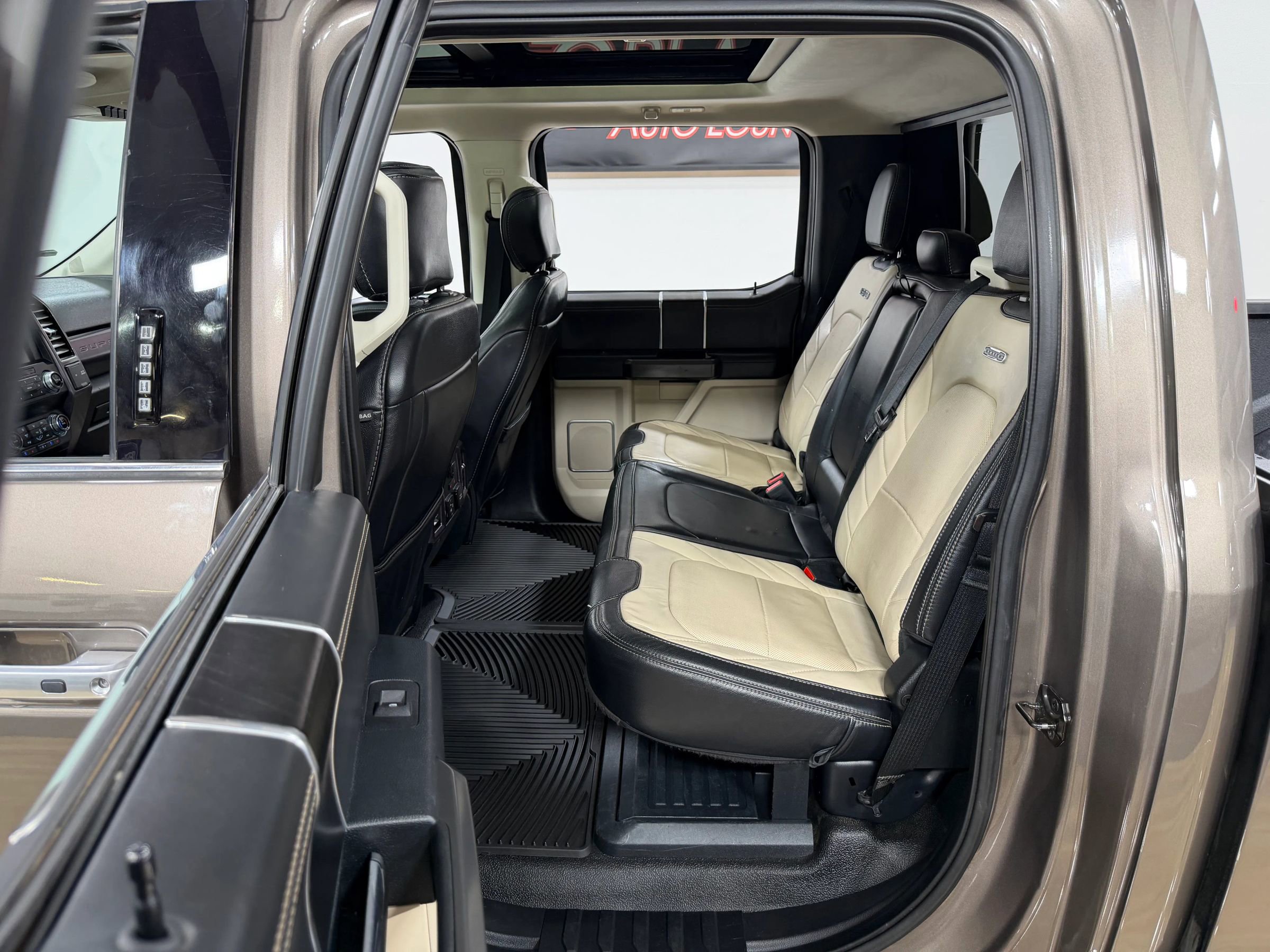 Used 2020 Ford F350 Limited w/ FX4 Off-Road Package AWD/4WD image 16