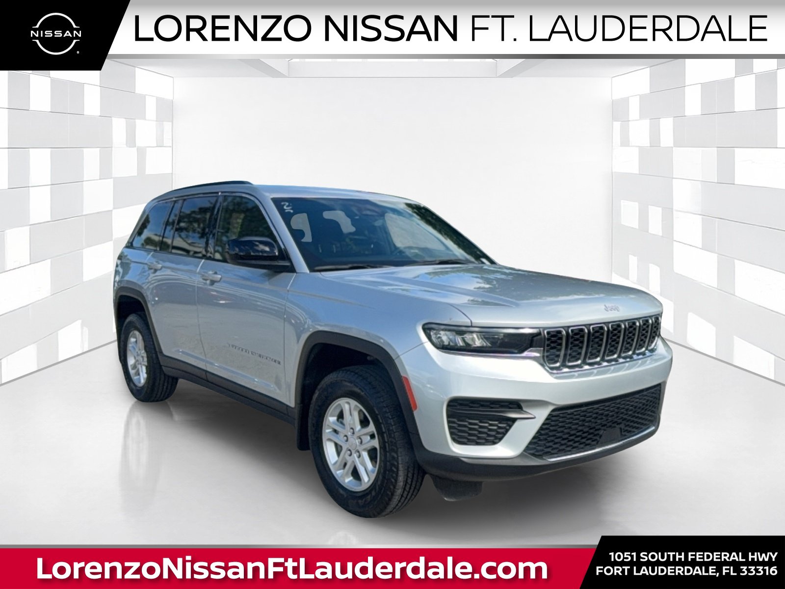 Used 2025 Jeep Grand Cherokee Laredo w/ MOPAR Finishing Package RWD image 1
