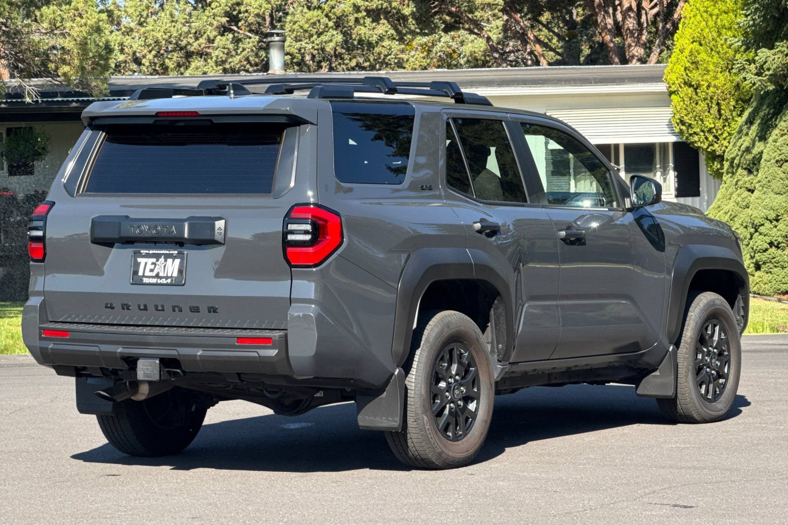 Used 2025 Toyota 4Runner SR5 AWD/4WD image 4