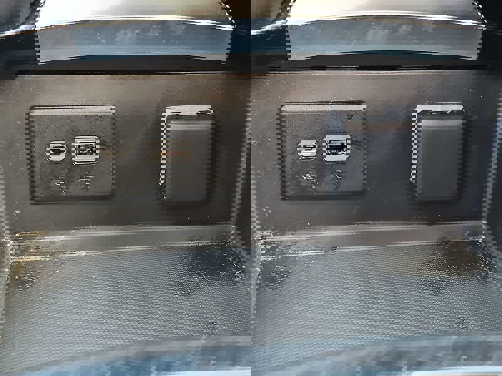 Used 2022 Buick Envision Essence w/ Sport Touring Package image 30