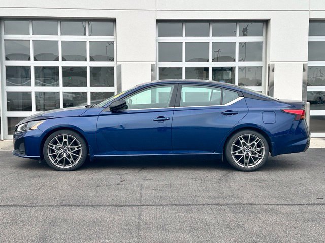 Used 2023 Nissan Altima 2.0 SR FWD image 3