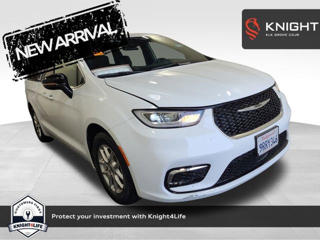 Used 2025 Chrysler Pacifica Select FWD image 1