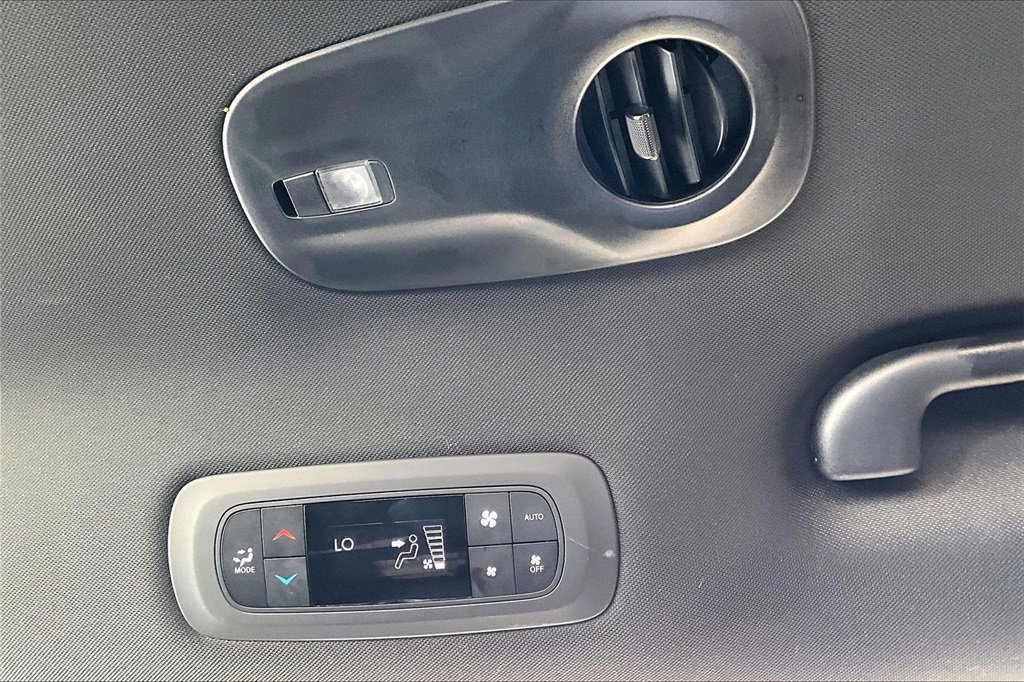 Used 2018 Chrysler Pacifica Touring-L w/ Premium Audio Group image 35