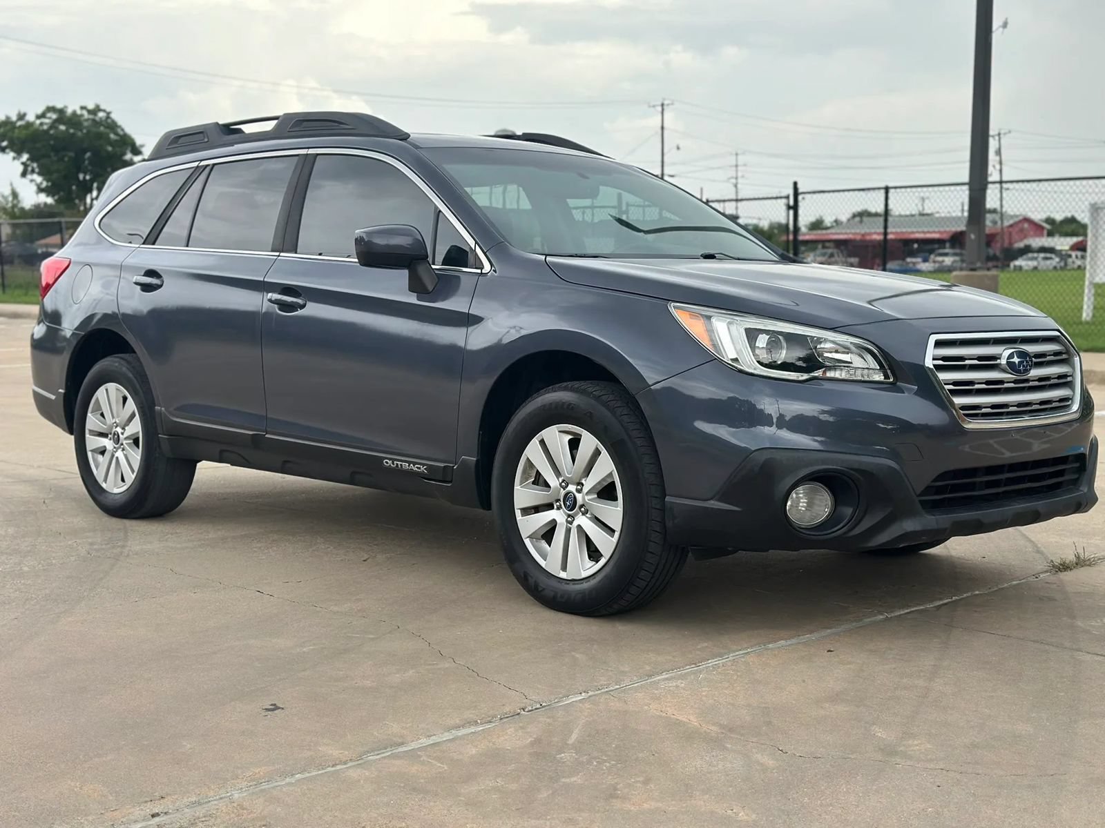 Used 2017 Subaru Outback 2.5i Premium AWD/4WD image 3