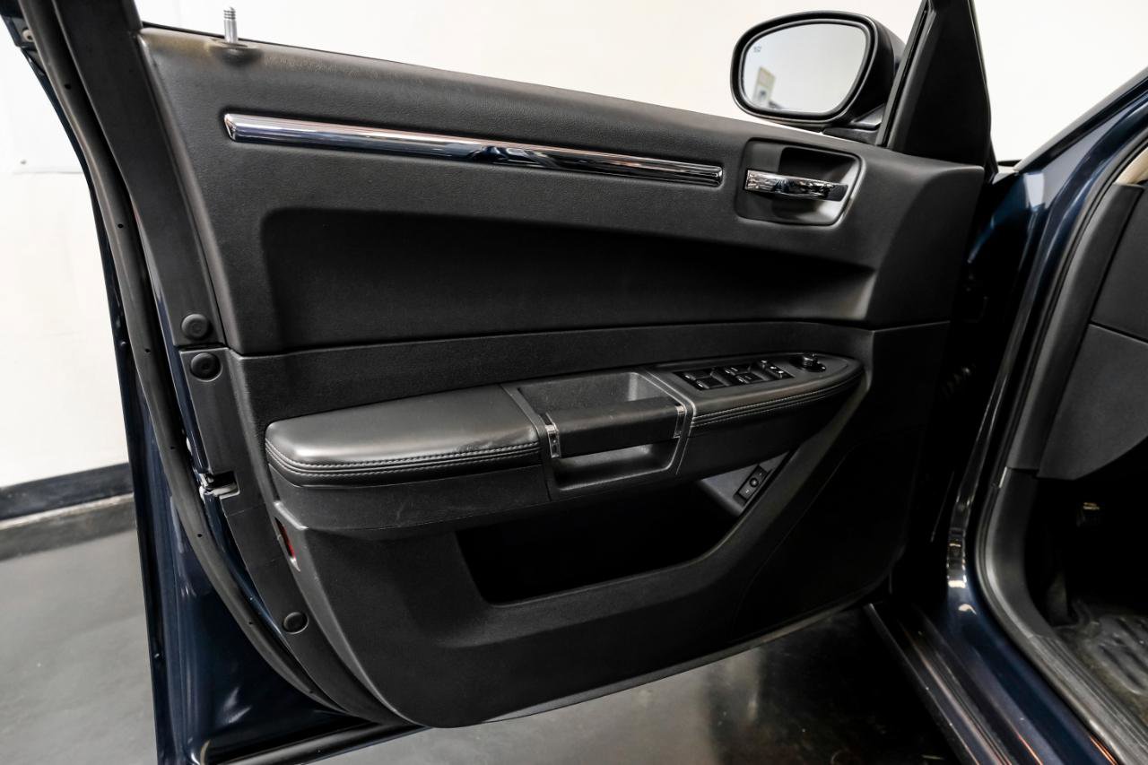 Used 2008 Chrysler 300 SRT8 w/ SRT Option Group II image 43