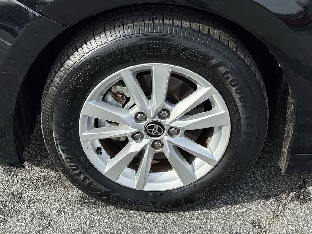 Used 2025 Toyota Camry LE image 34