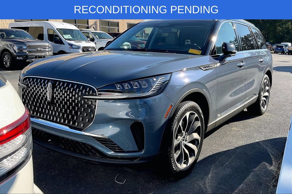 Used 2025 Lincoln Aviator AWD w/ Equipment Group 101A image 2