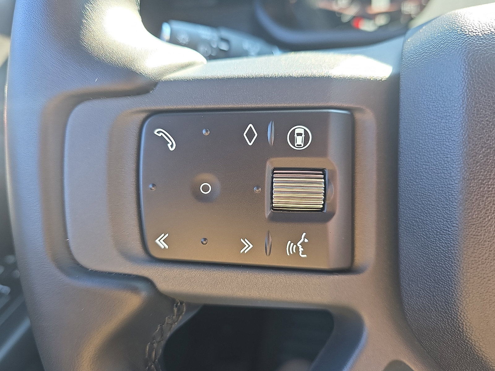 Used 2026 Land Rover Defender 130 X-Dynamic SE AWD/4WD image 37
