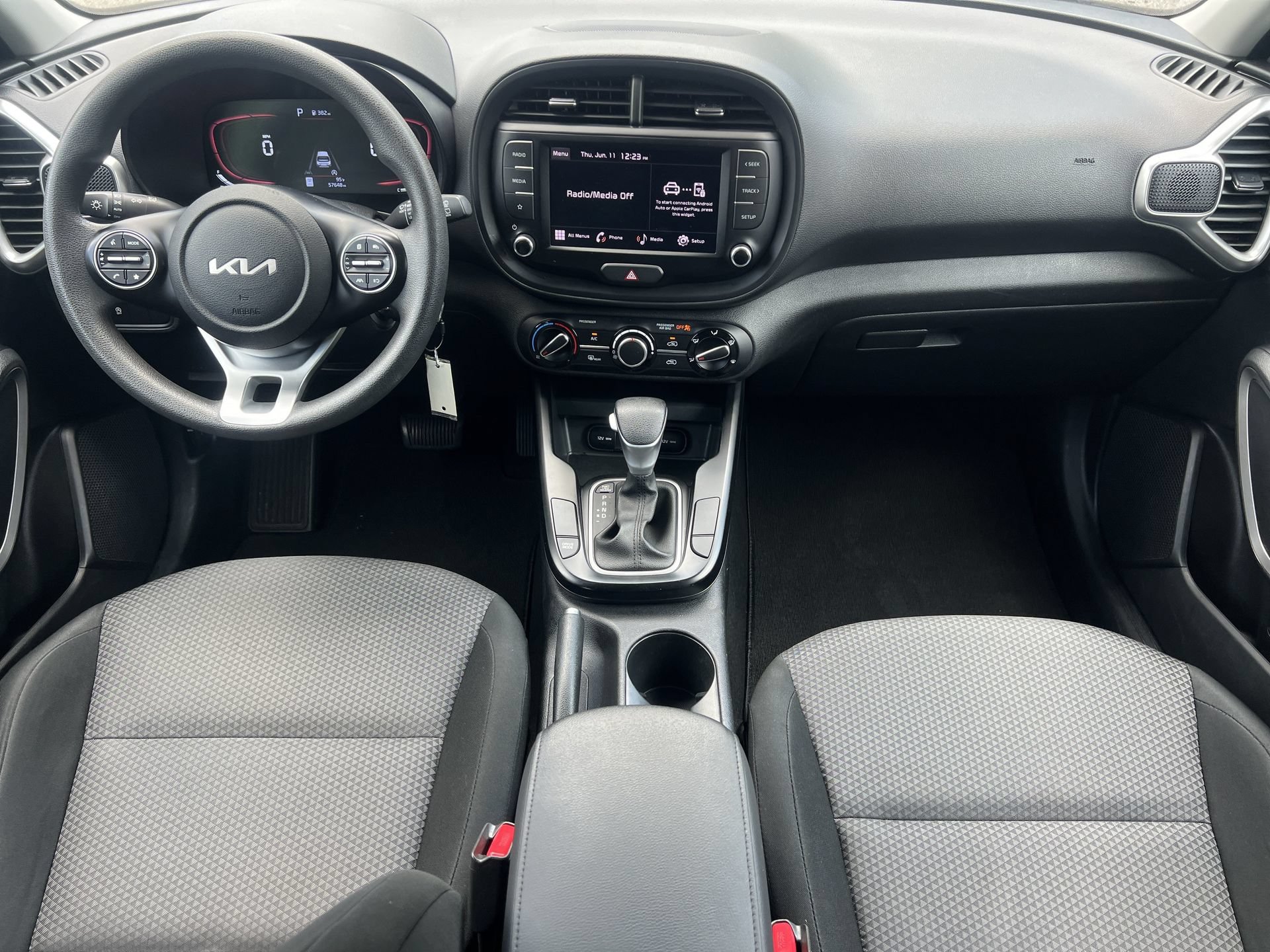 Used 2024 Kia Soul LX w/ Option Group 015 FWD image 2